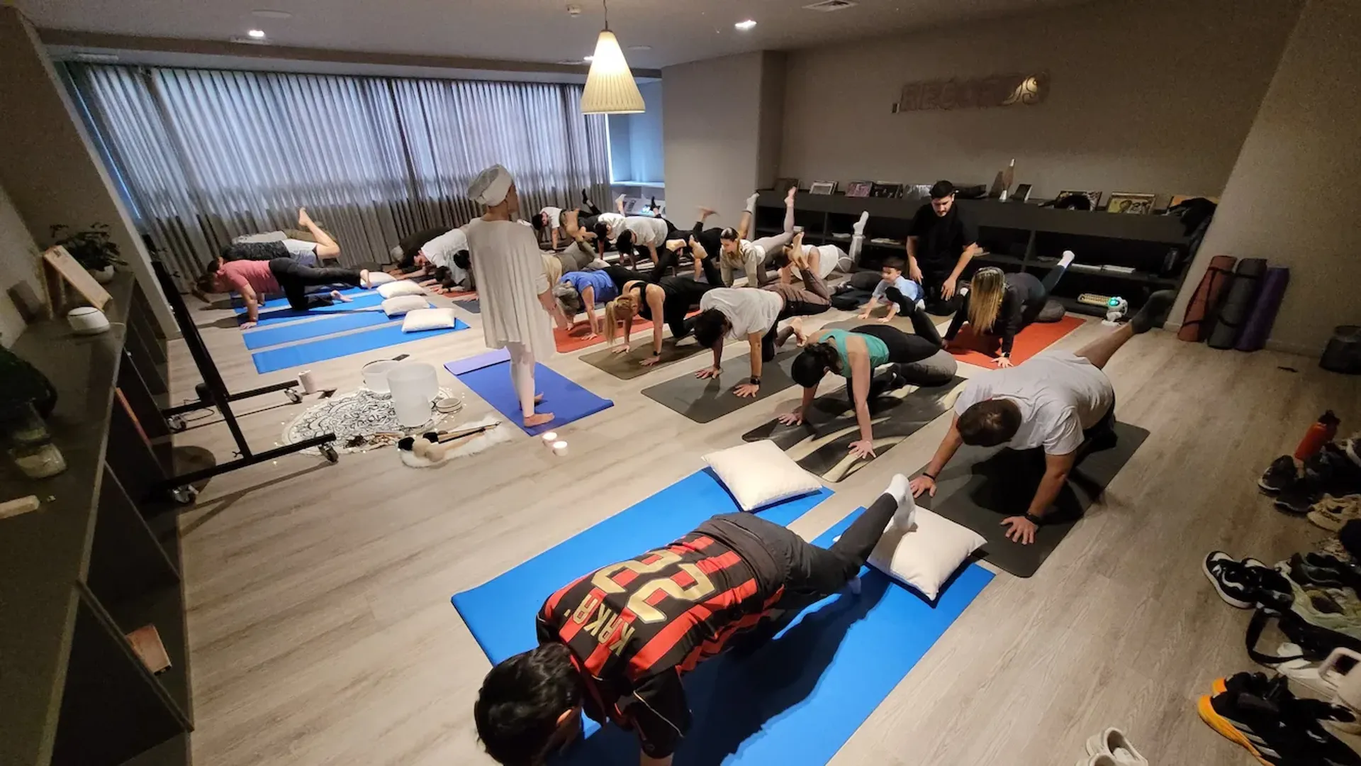 Práctica de Kundalini Yoga y meditación